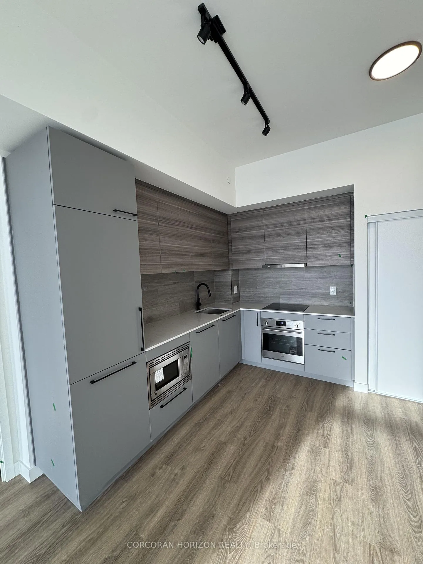 Photo 5 of Unit 810, 1050 Eastern Avenue, Toronto, Greenwood-Coxwell — HOMEH