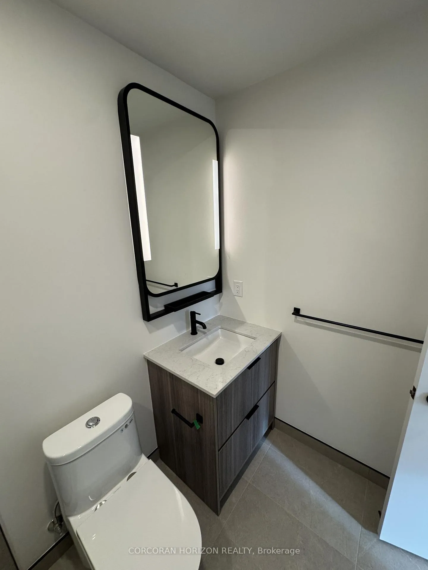 Photo 8 of Unit 810, 1050 Eastern Avenue, Toronto, Greenwood-Coxwell — HOMEH