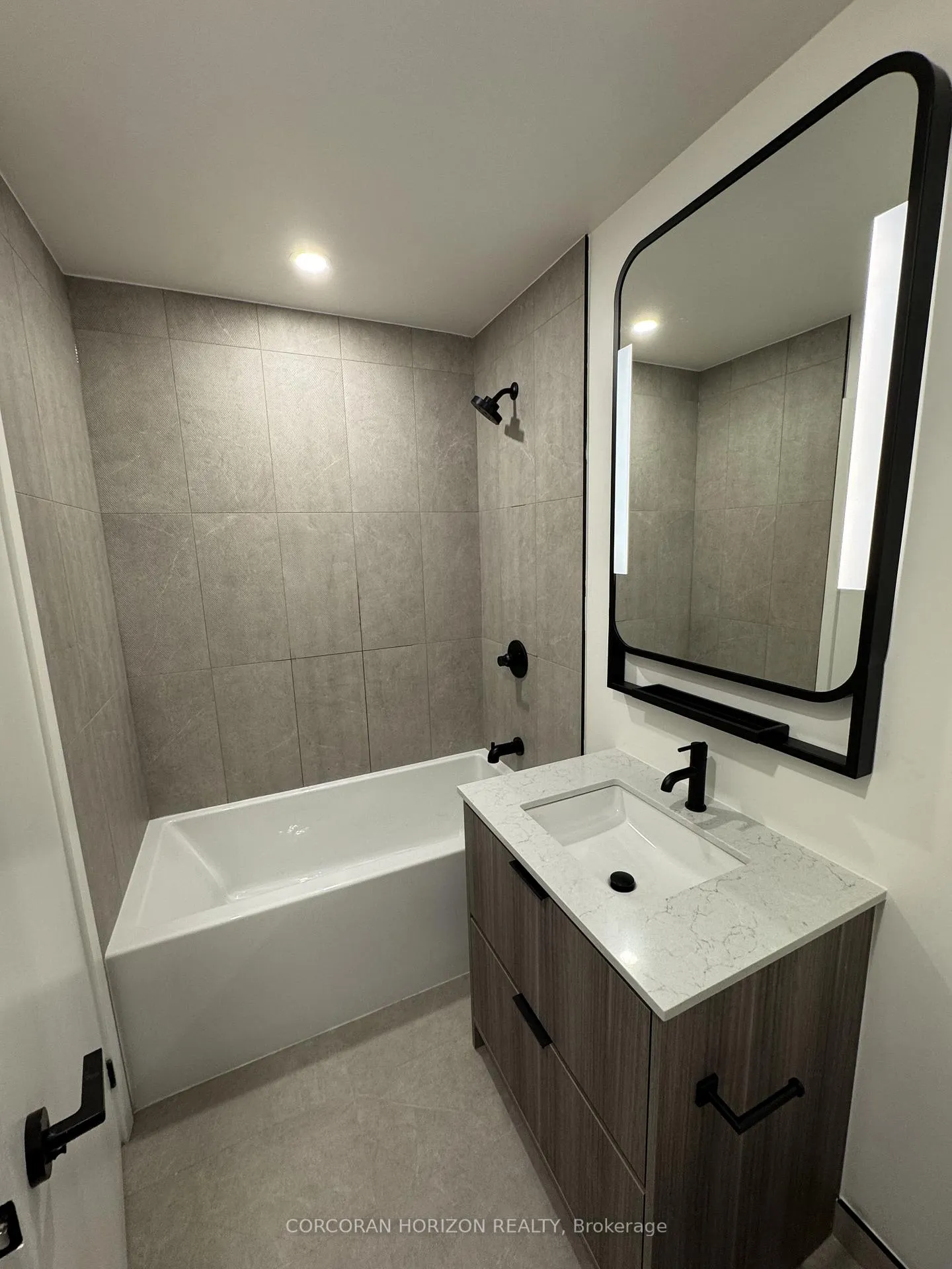 Photo 9 of Unit 810, 1050 Eastern Avenue, Toronto, Greenwood-Coxwell — HOMEH