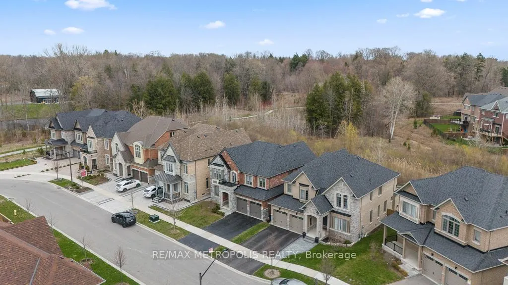 Photo 2 of 42 Blenheim Circle, Whitby, Rural Whitby — HOMEH