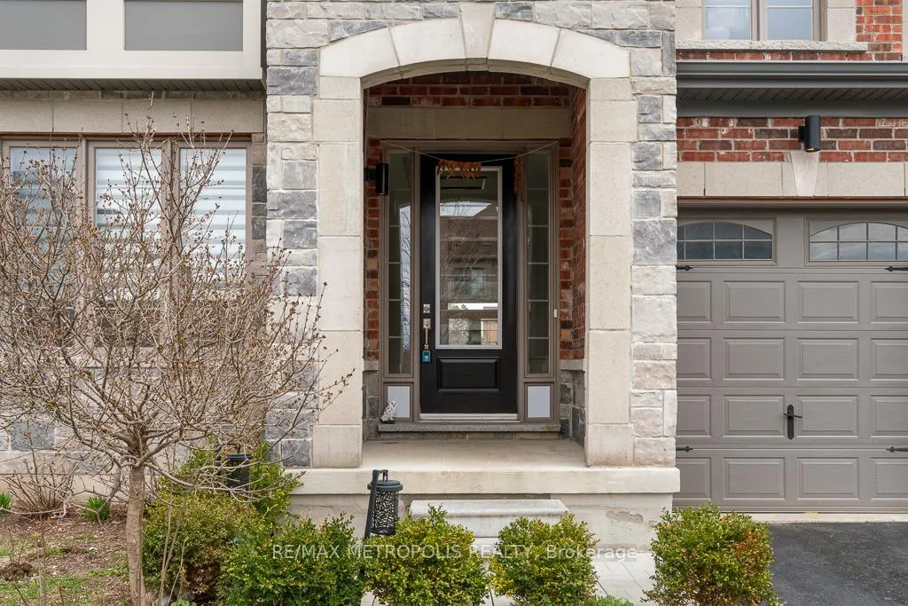 Photo 3 of 42 Blenheim Circle, Whitby, Rural Whitby — HOMEH