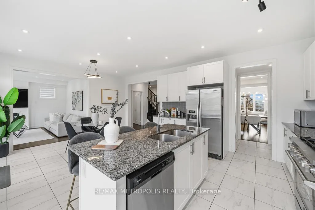 Photo 10 of 42 Blenheim Circle, Whitby, Rural Whitby — HOMEH