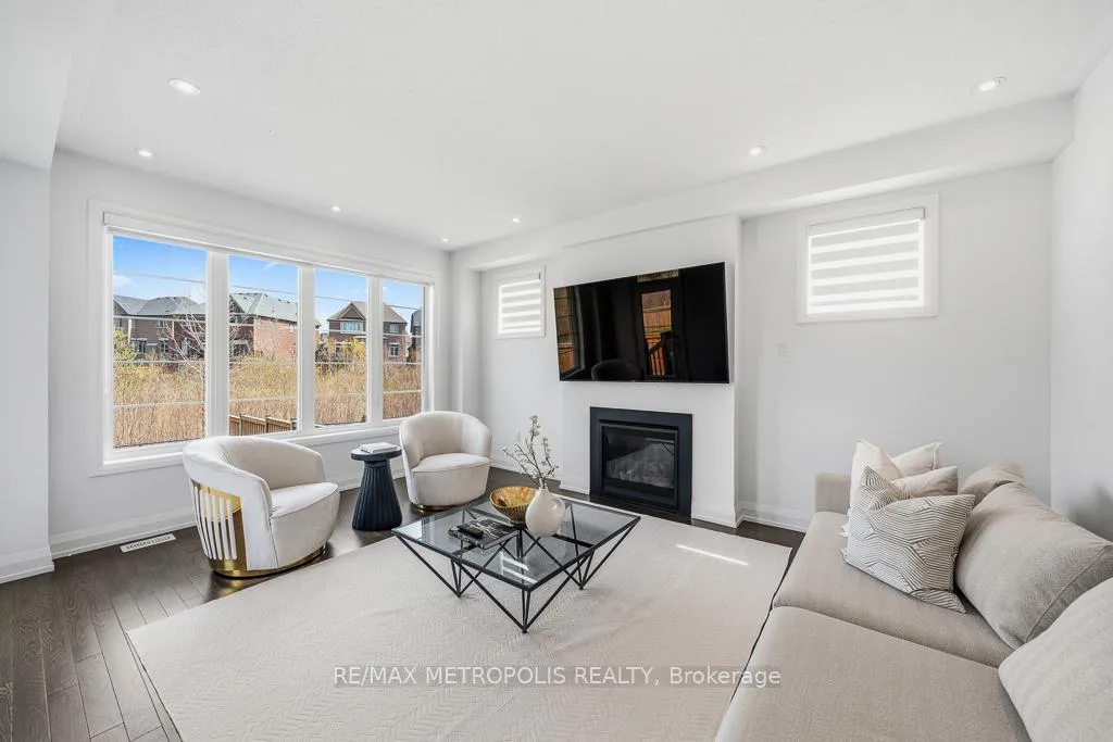 Photo 12 of 42 Blenheim Circle, Whitby, Rural Whitby — HOMEH
