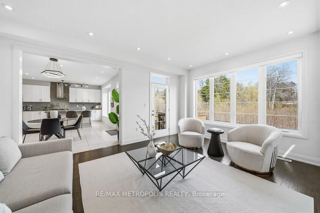 Photo 13 of 42 Blenheim Circle, Whitby, Rural Whitby — HOMEH