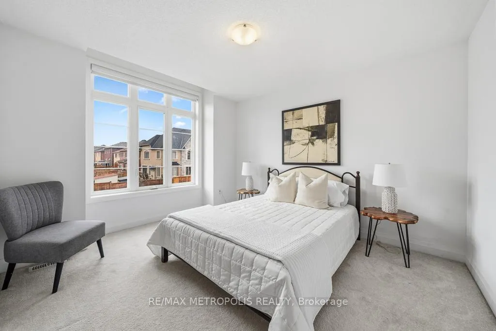 Photo 23 of 42 Blenheim Circle, Whitby, Rural Whitby — HOMEH