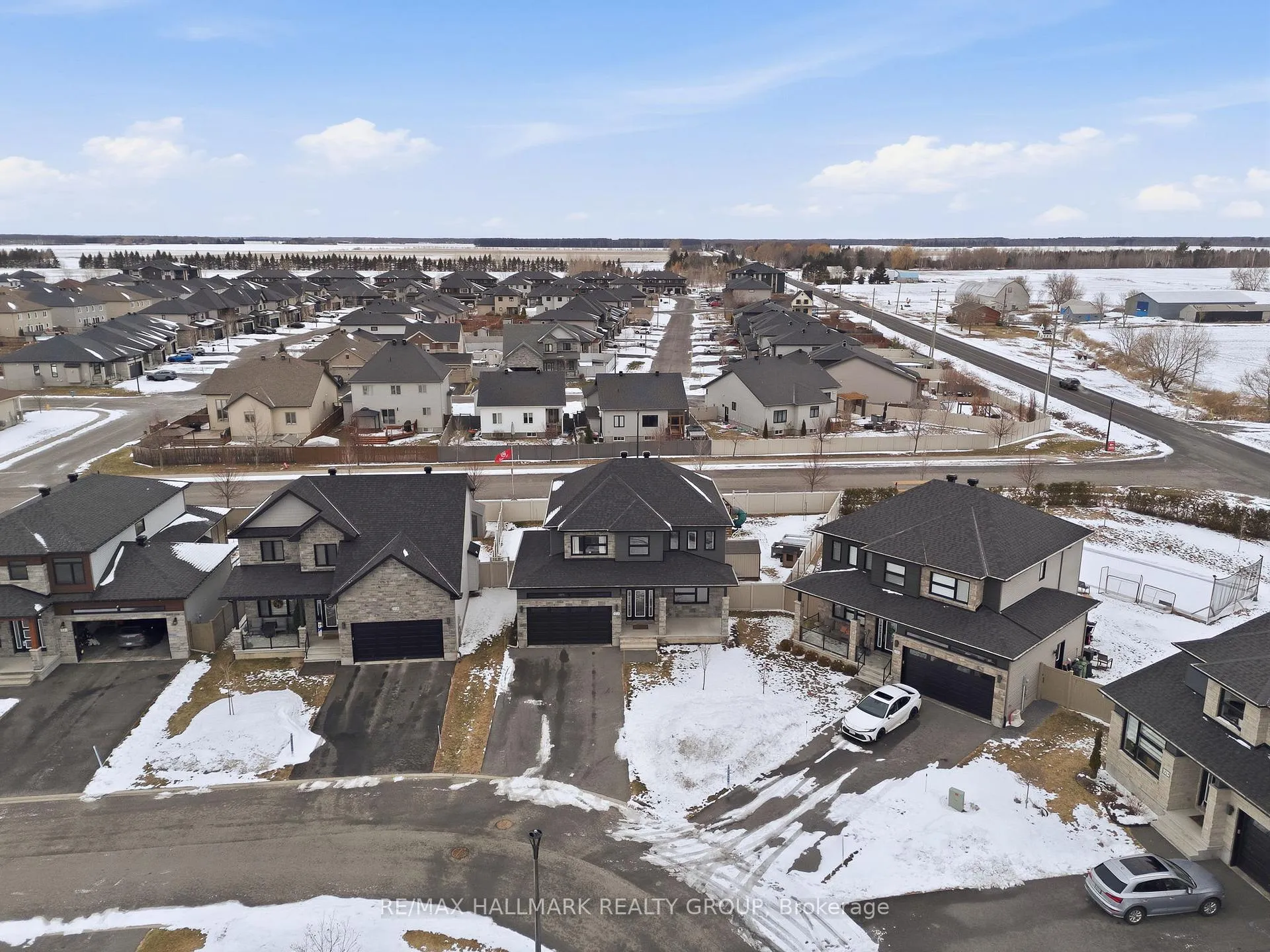 Photo 2 of 1212 Avignong Street, Russell, Embrun — HOMEH