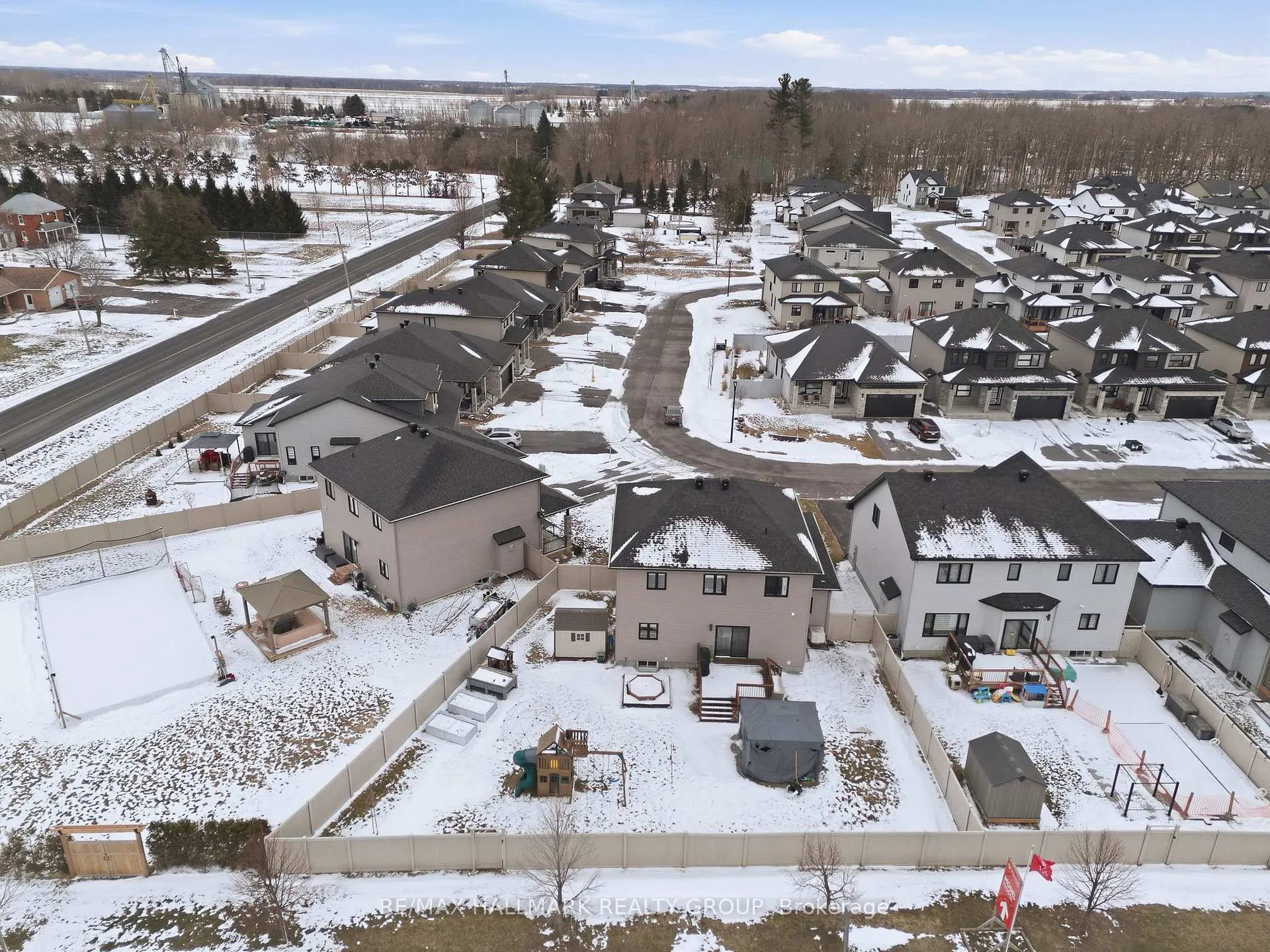 Photo 3 of 1212 Avignong Street, Russell, Embrun — HOMEH