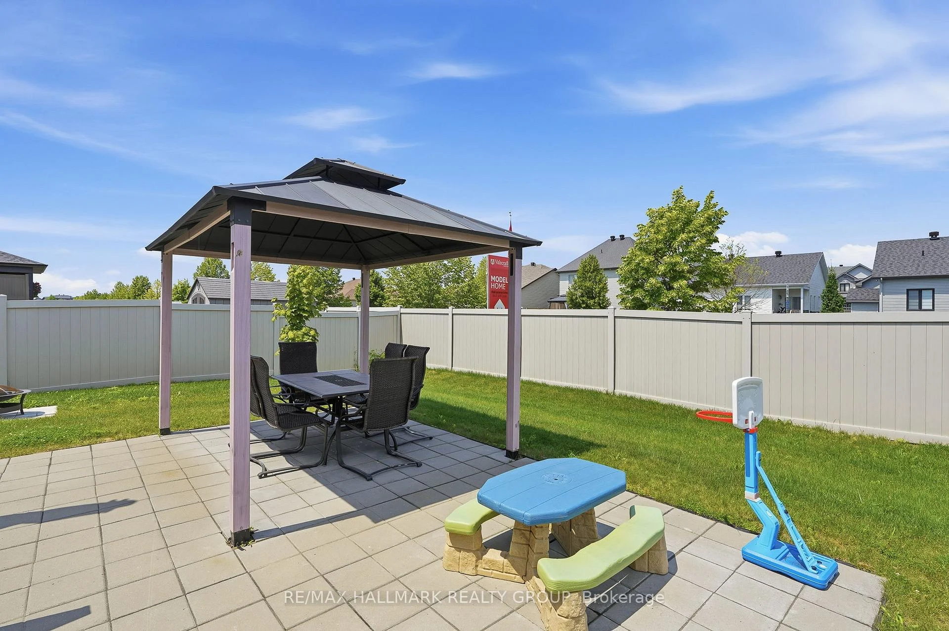 Photo 92 of 1212 Avignong Street, Russell, Embrun — HOMEH