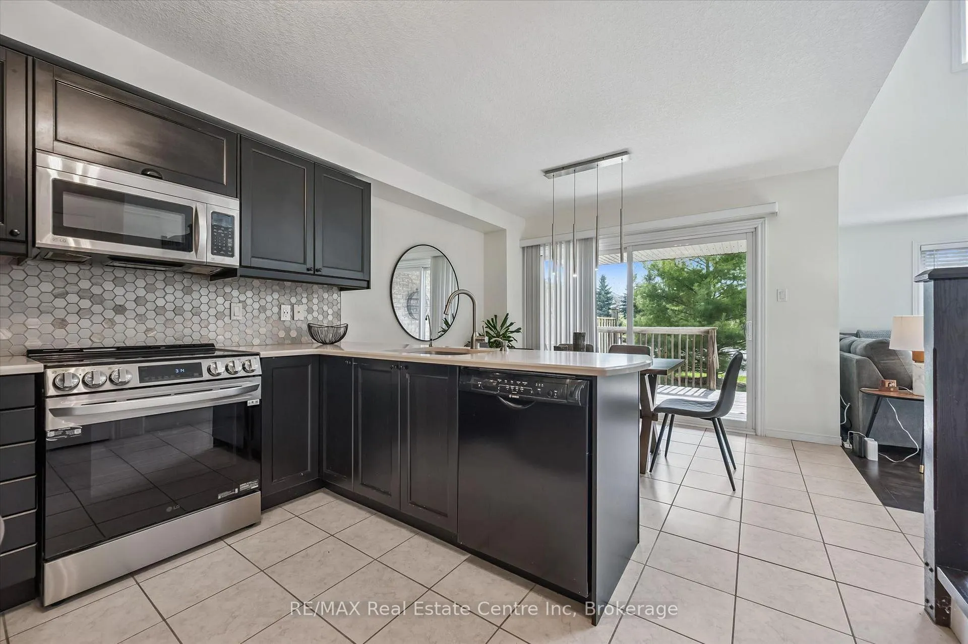 Photo 3 of Unit 27, 255 Summerfield Drive, Guelph, Pineridge/Westminster Woods — HOMEH