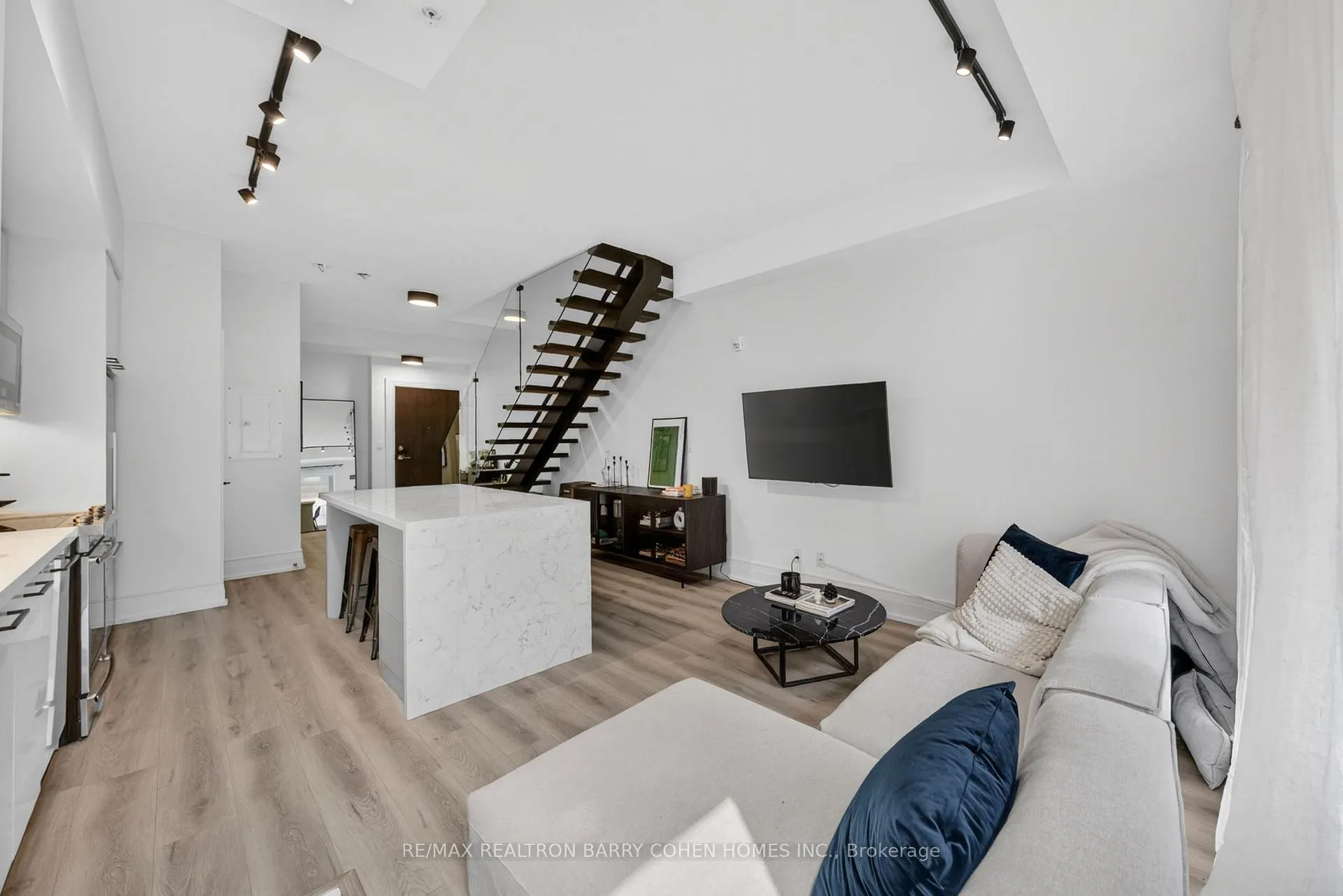 Photo 3 of Unit 107, 90 Niagara Street, Toronto, Niagara — HOMEH