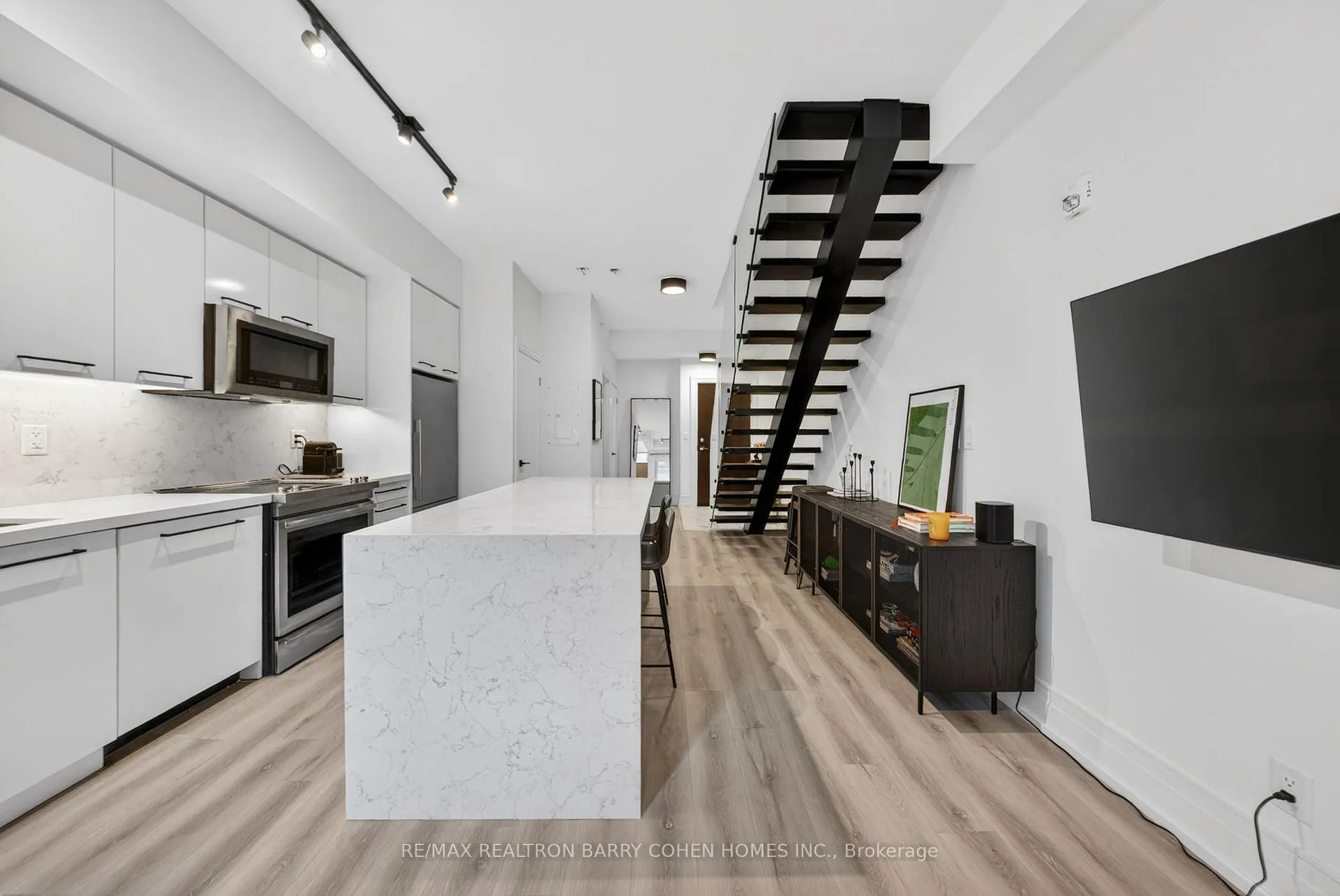Photo 4 of Unit 107, 90 Niagara Street, Toronto, Niagara — HOMEH