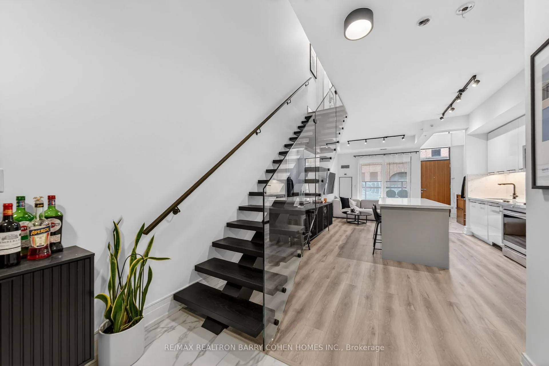 Photo 15 of Unit 107, 90 Niagara Street, Toronto, Niagara — HOMEH