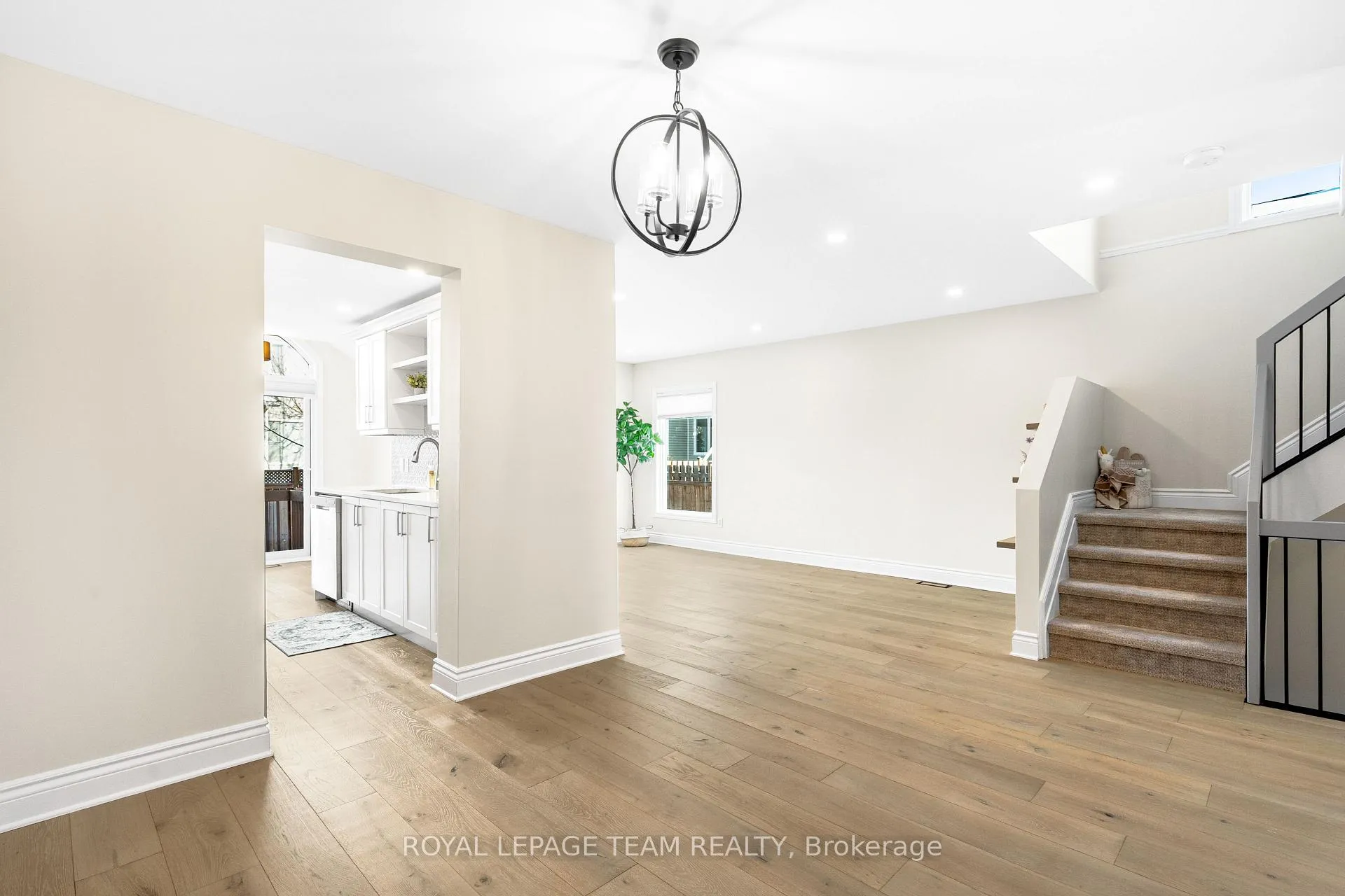 Photo 4 of 1925 Windwood Place, Ottawa, Chapel Hill — HOMEH