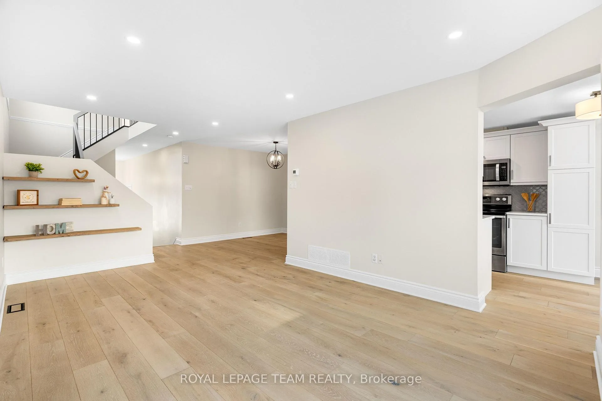Photo 7 of 1925 Windwood Place, Ottawa, Chapel Hill — HOMEH