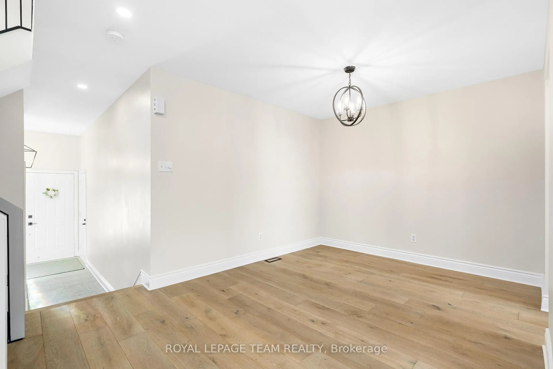 Photo 12 of 1925 Windwood Place, Ottawa, Chapel Hill — HOMEH