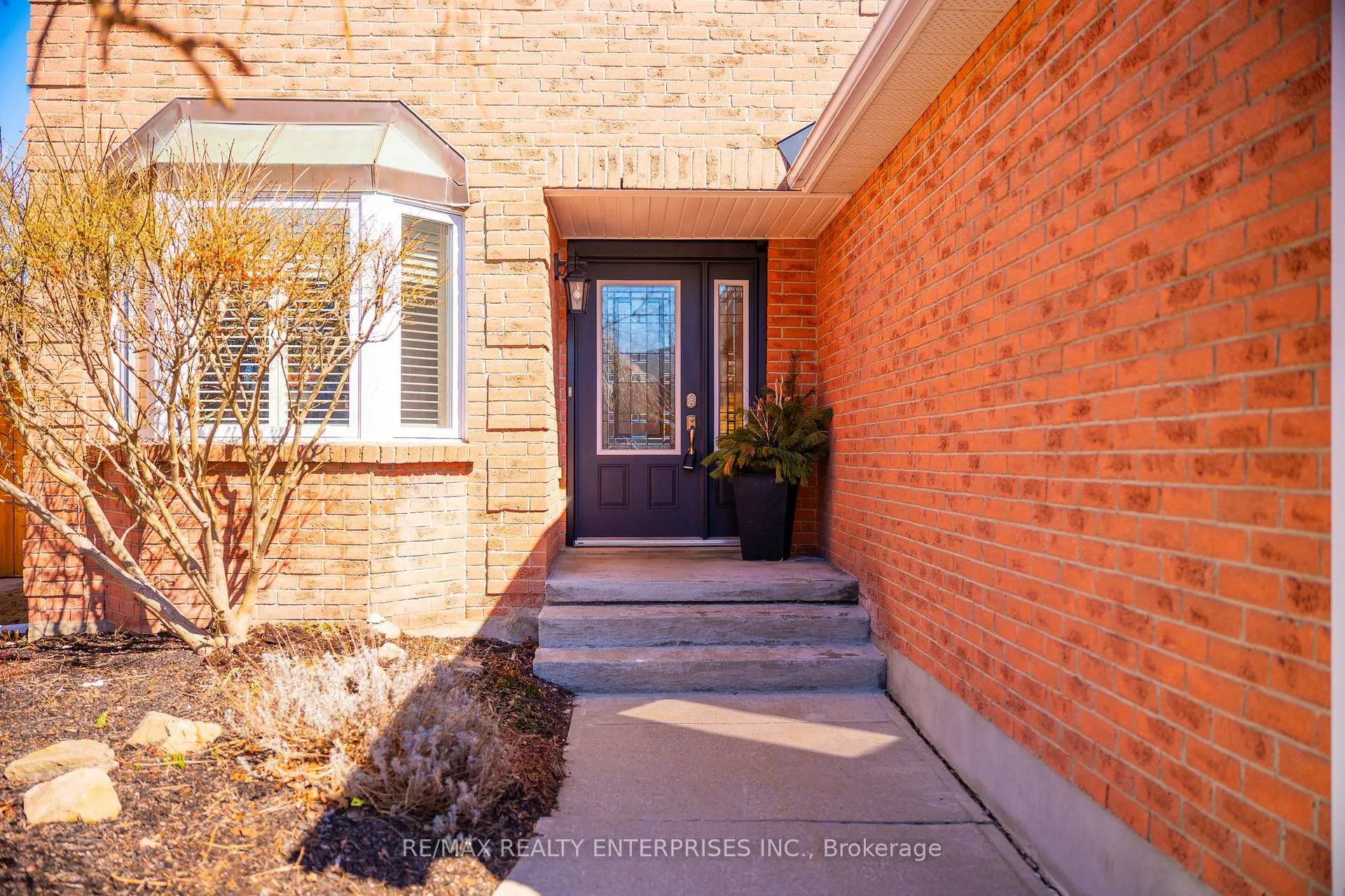 Photo 2 of 23 Cowan Boulevard, Cambridge, Sheldon-Conestoga — HOMEH
