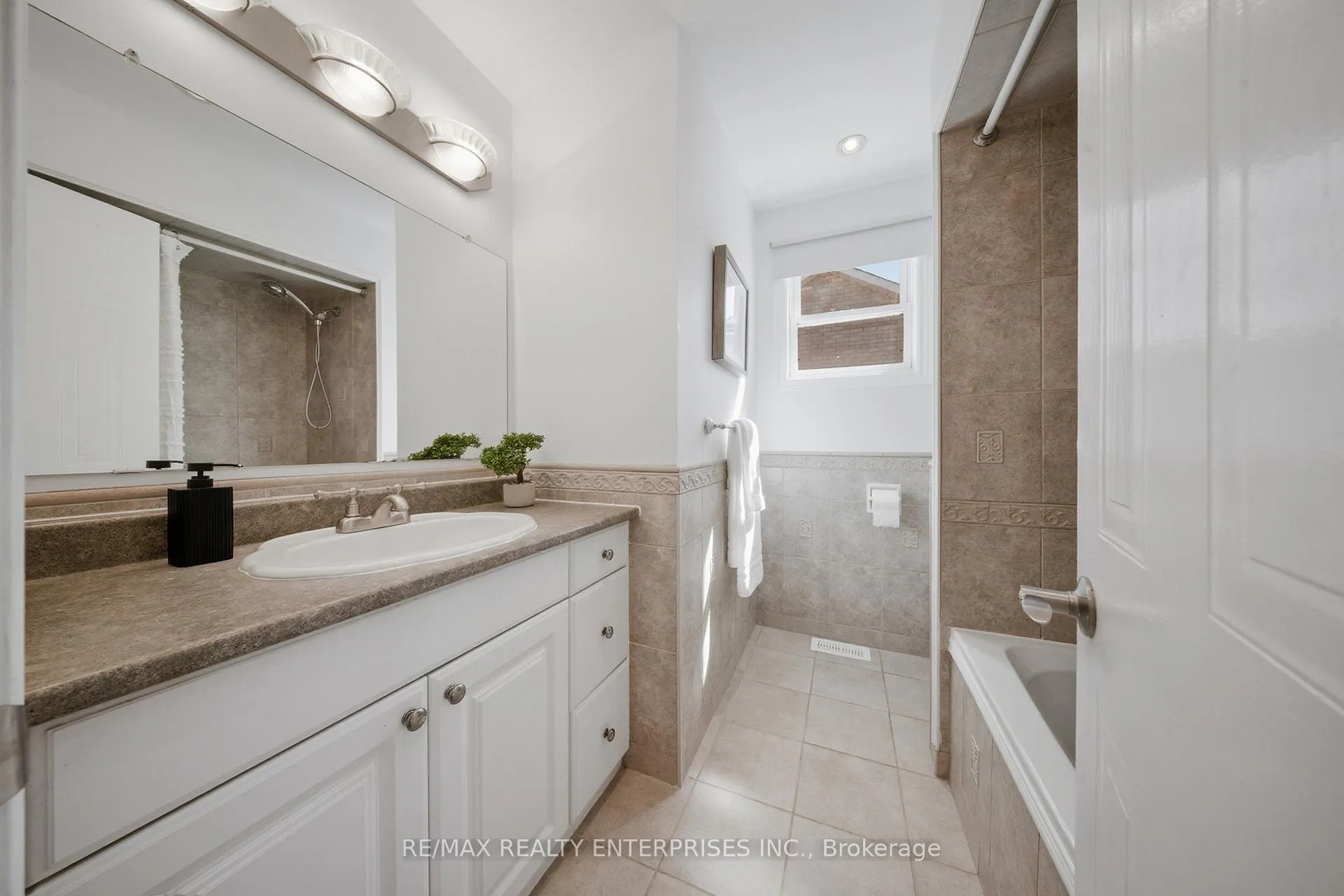 Photo 22 of 23 Cowan Boulevard, Cambridge, Sheldon-Conestoga — HOMEH