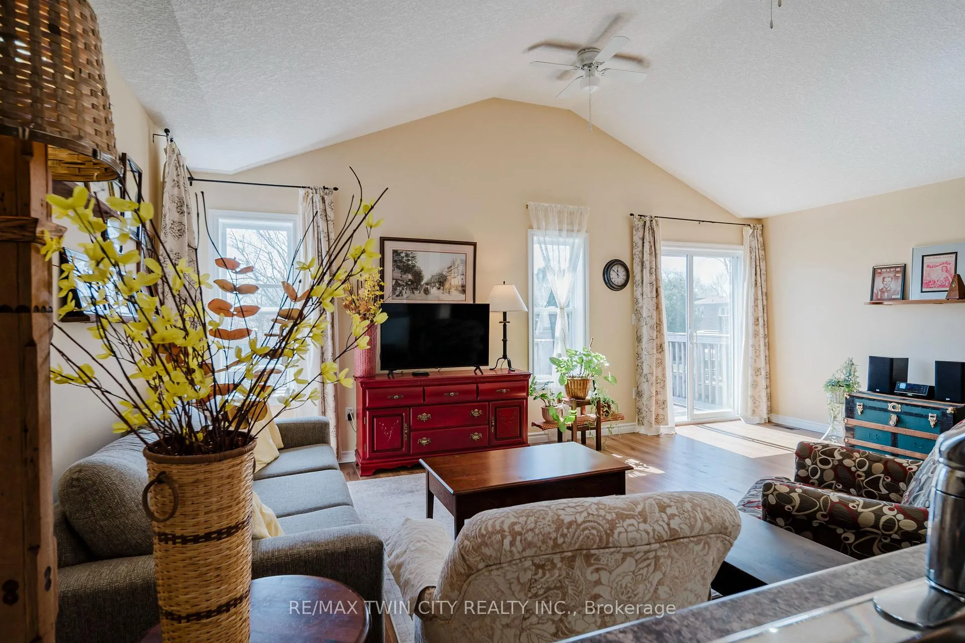 Photo 3 of 90 Captain Mccallum Drive, Wilmot — HOMEH