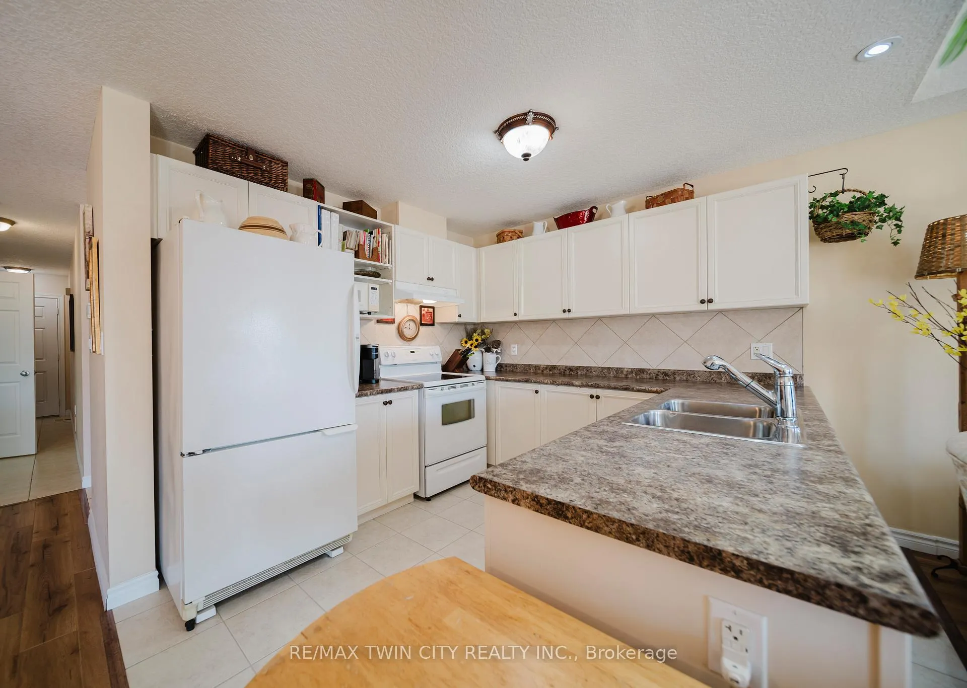Photo 9 of 90 Captain Mccallum Drive, Wilmot — HOMEH