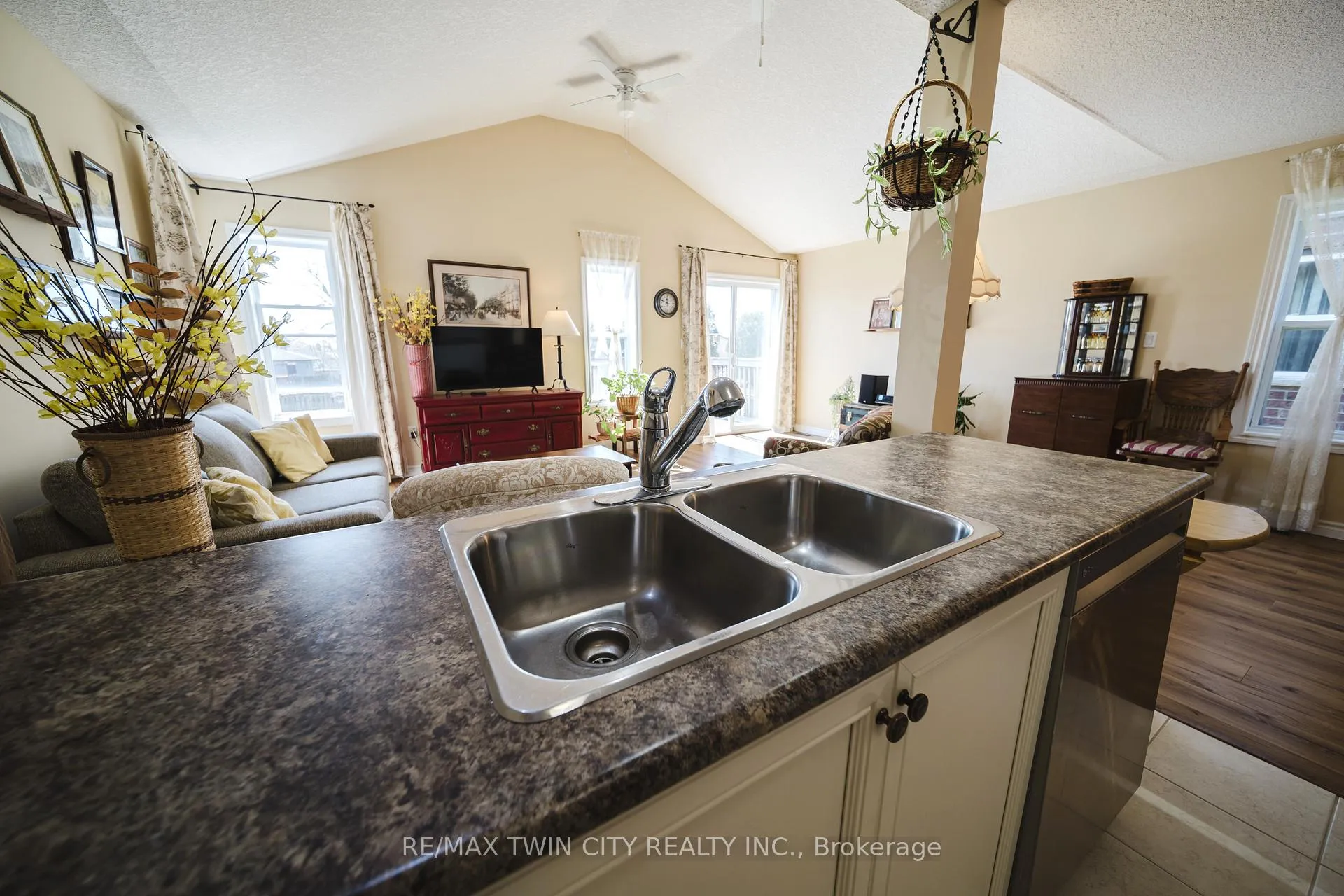 Photo 11 of 90 Captain Mccallum Drive, Wilmot — HOMEH
