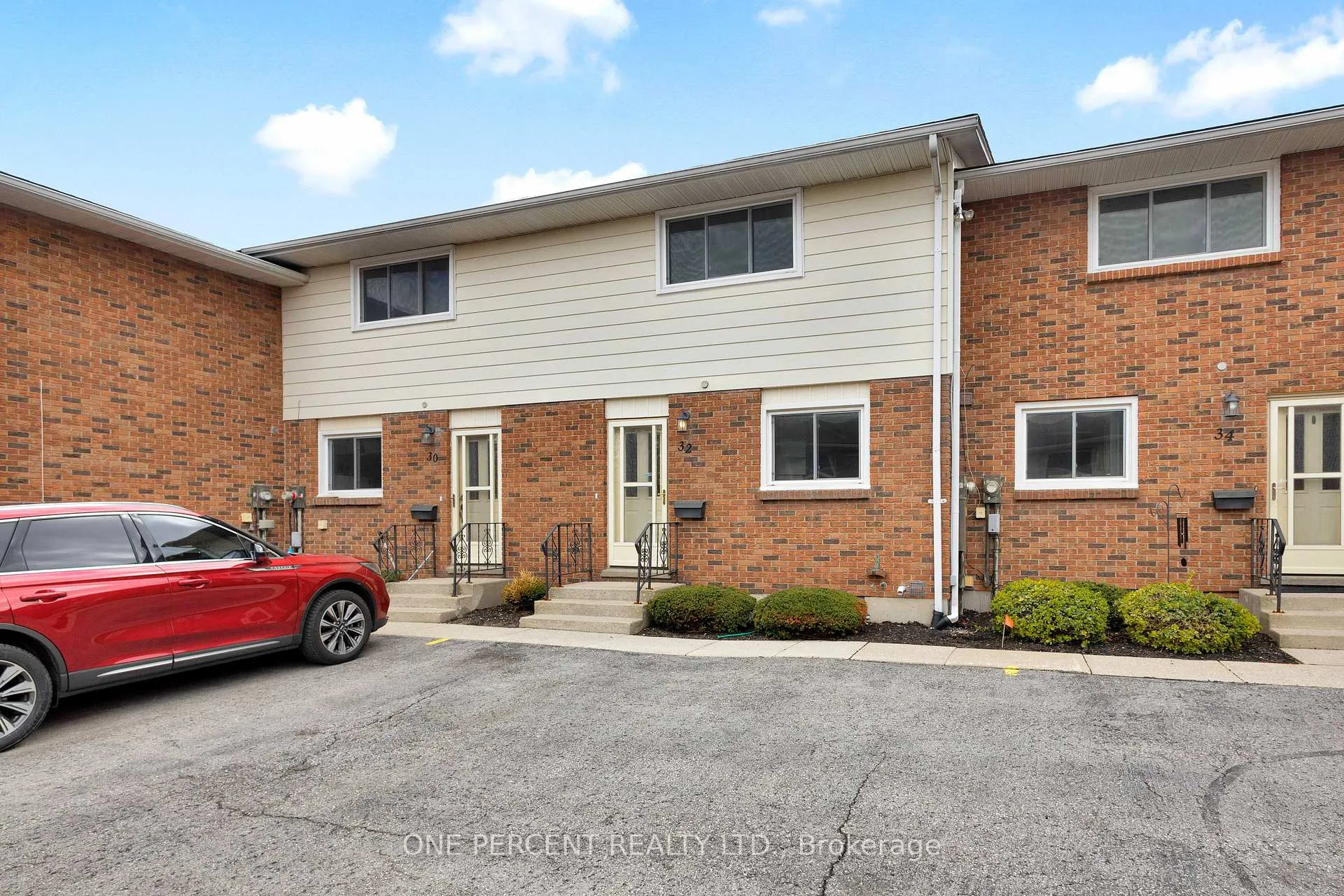 Photo 2 of 32 Montclair Crescent, Norfolk, Simcoe — HOMEH