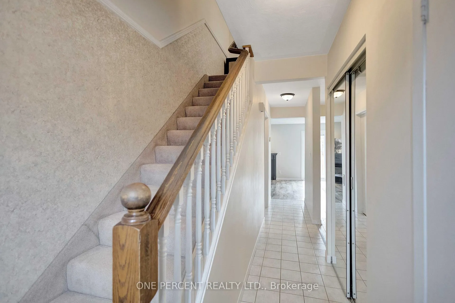 Photo 3 of 32 Montclair Crescent, Norfolk, Simcoe — HOMEH