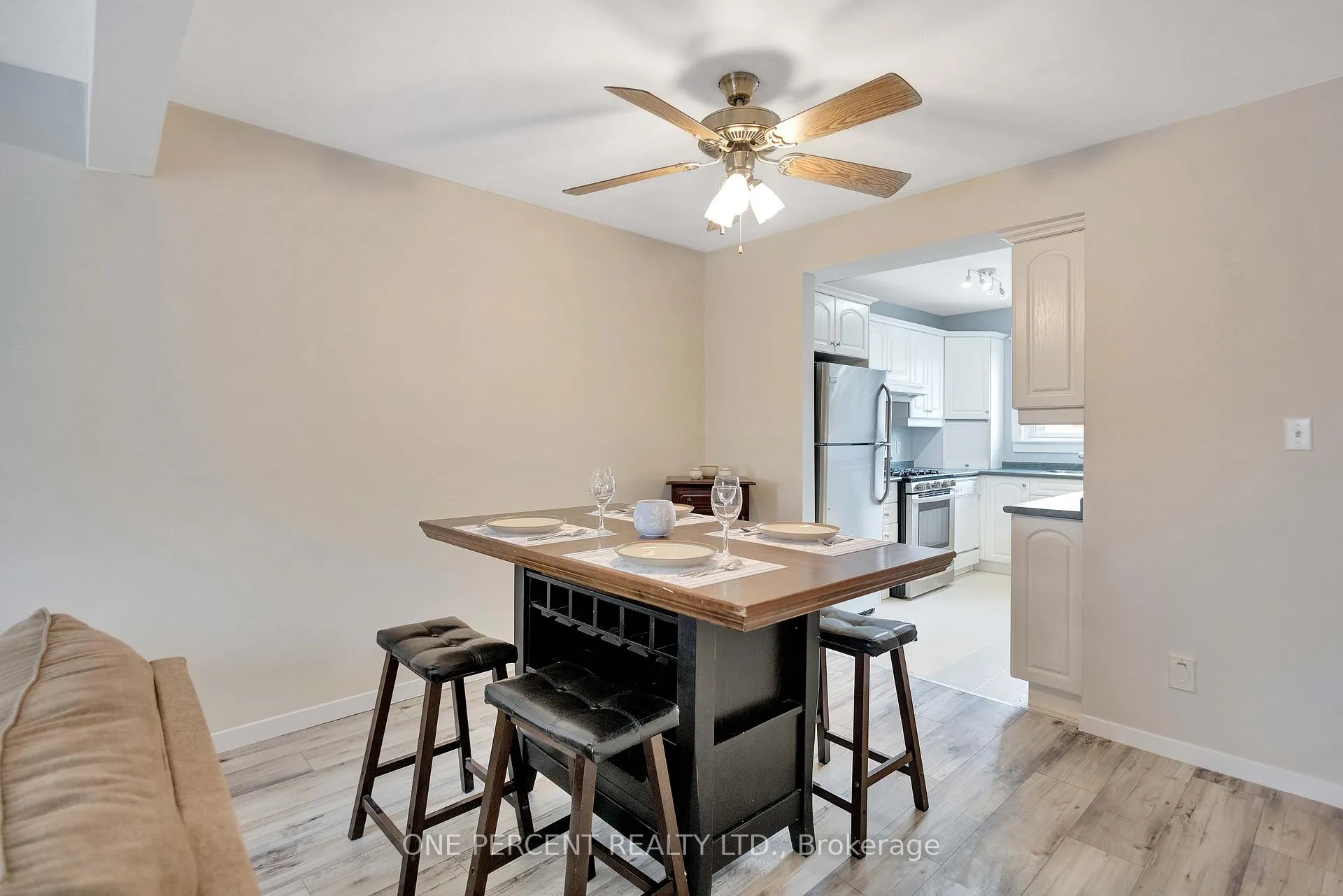 Photo 4 of 32 Montclair Crescent, Norfolk, Simcoe — HOMEH