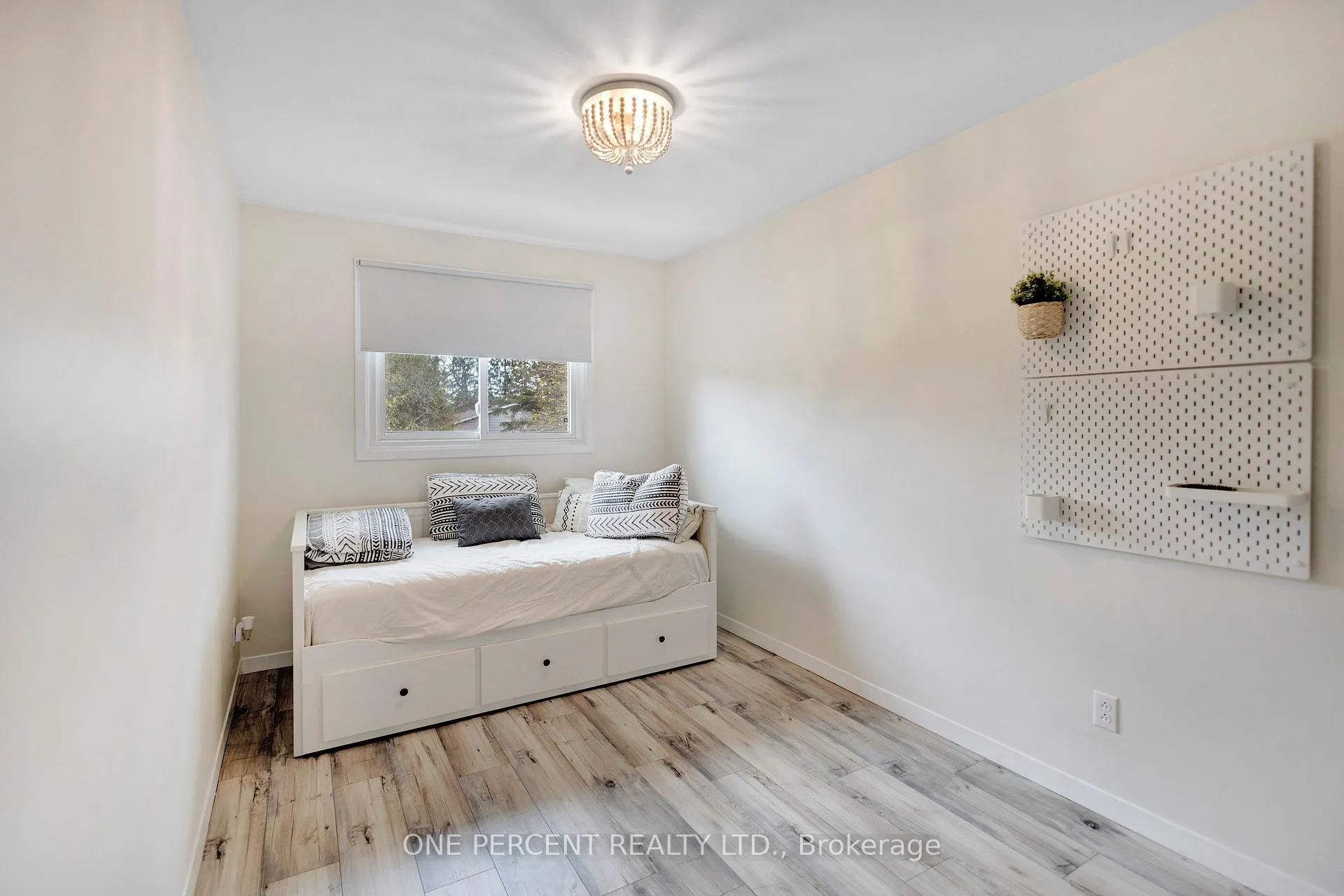 Photo 16 of 32 Montclair Crescent, Norfolk, Simcoe — HOMEH