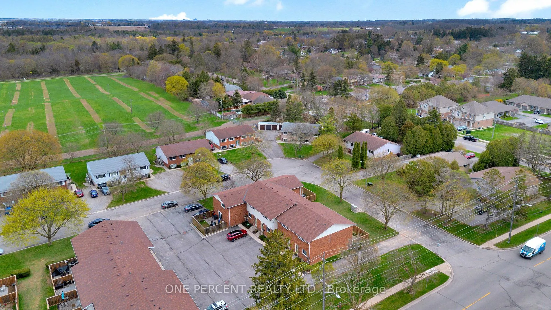 Photo 29 of 32 Montclair Crescent, Norfolk, Simcoe — HOMEH