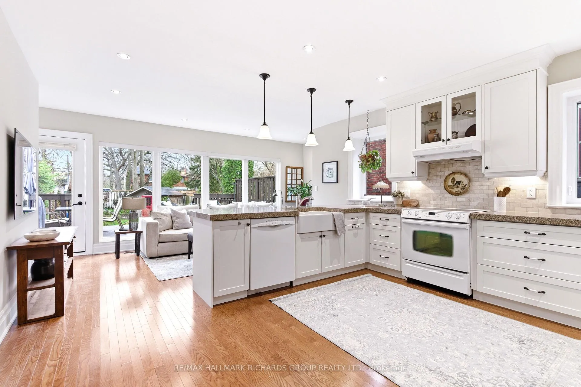 Photo 12 of 33 Swanwick Avenue, Toronto, East End-Danforth — HOMEH