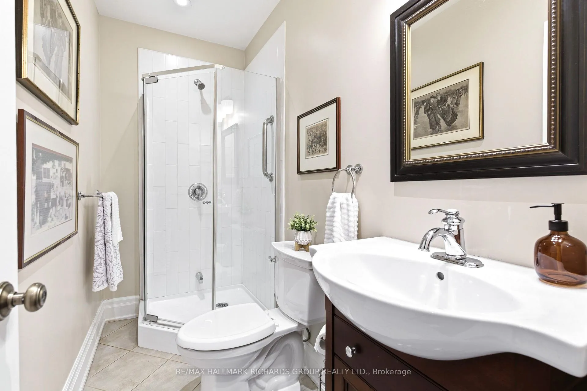 Photo 17 of 33 Swanwick Avenue, Toronto, East End-Danforth — HOMEH