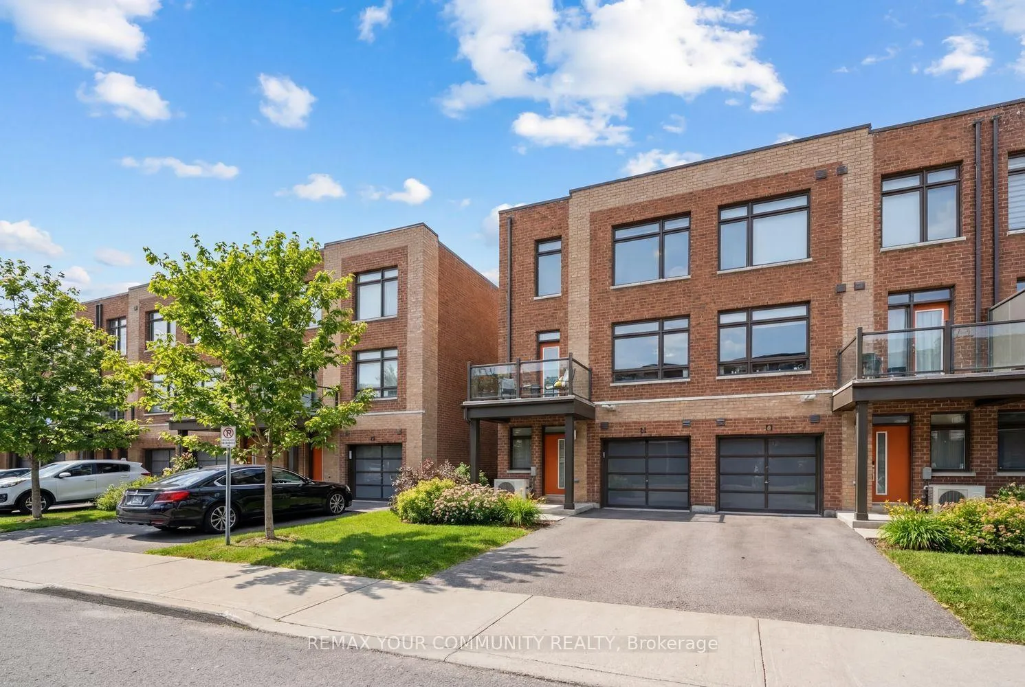 Photo 2 of 21 Hearne Street, Vaughan, Vaughan Grove — HOMEH