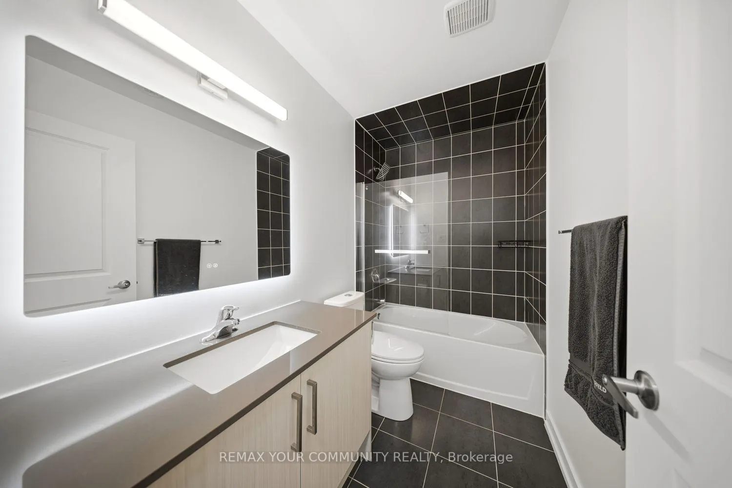 Photo 25 of 21 Hearne Street, Vaughan, Vaughan Grove — HOMEH