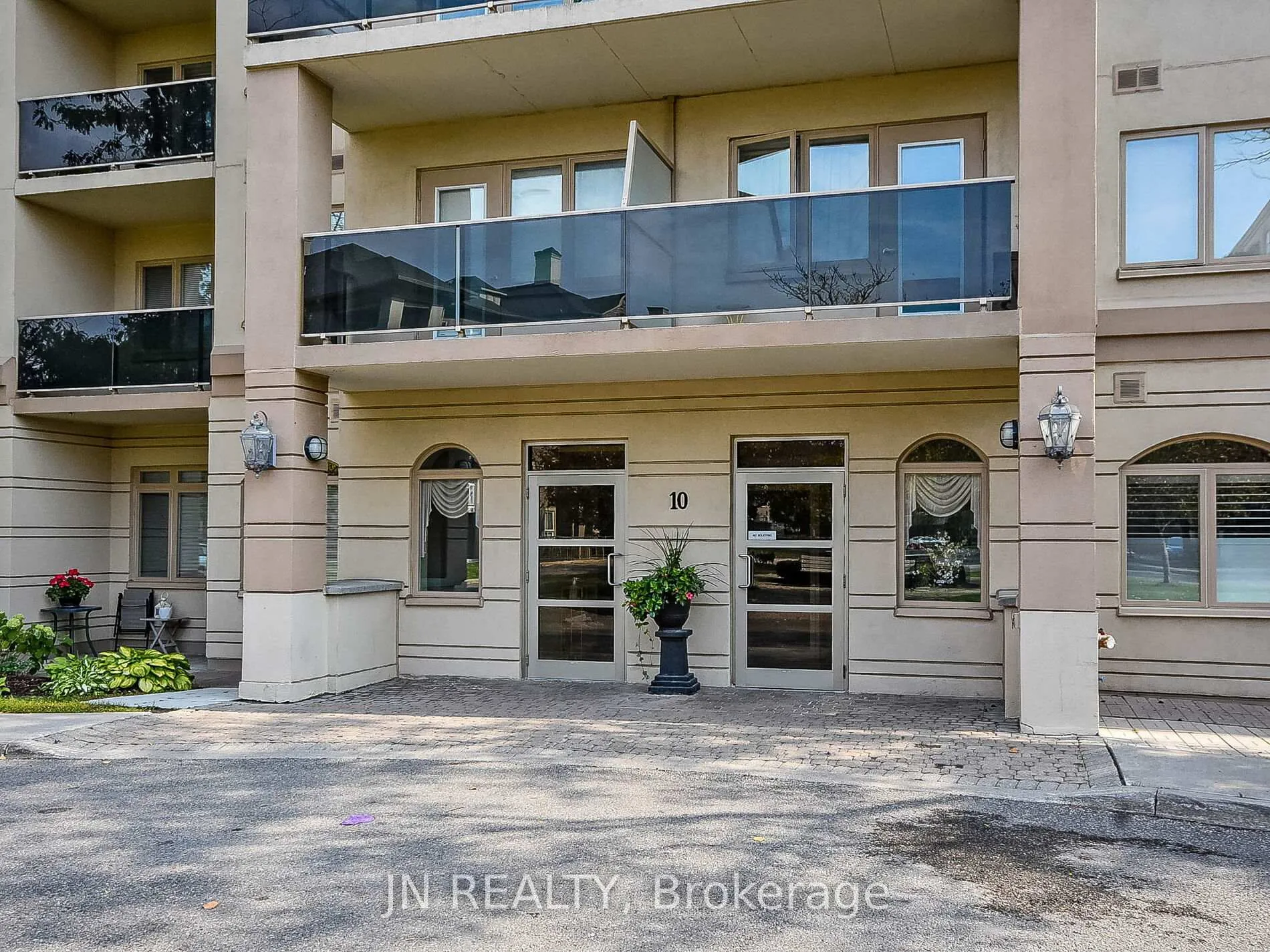 Photo 3 of Unit 109, 10 Dayspring Circle, Brampton, Goreway Drive Corridor — HOMEH