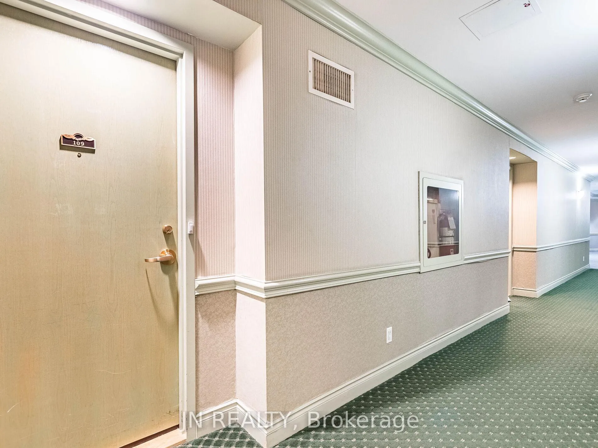 Photo 5 of Unit 109, 10 Dayspring Circle, Brampton, Goreway Drive Corridor — HOMEH