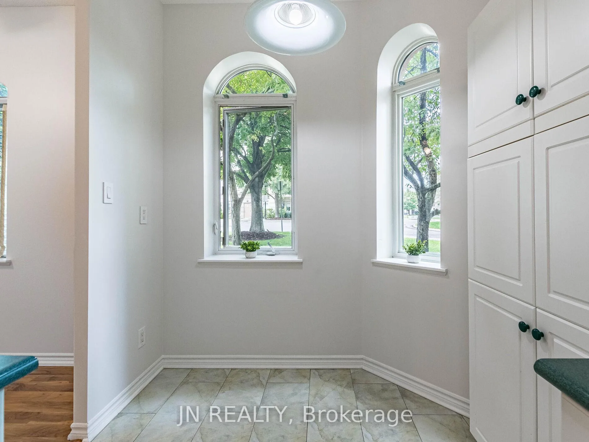 Photo 14 of Unit 109, 10 Dayspring Circle, Brampton, Goreway Drive Corridor — HOMEH