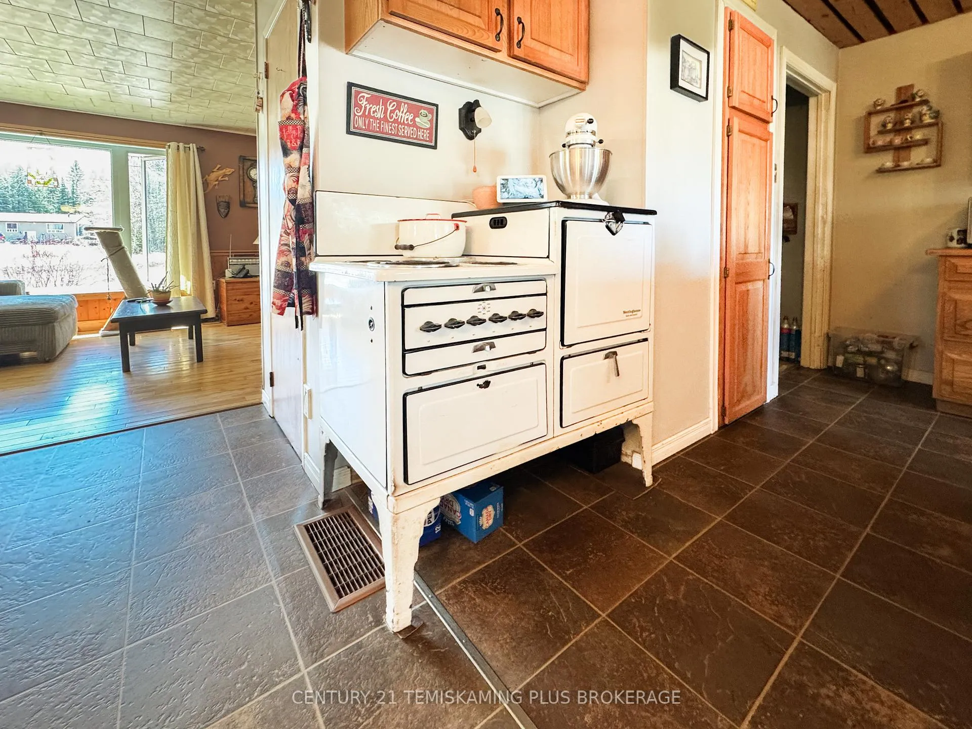 Photo 16 of 974641 567 Highway, Timiskaming, TIM - Outside - Rural — HOMEH