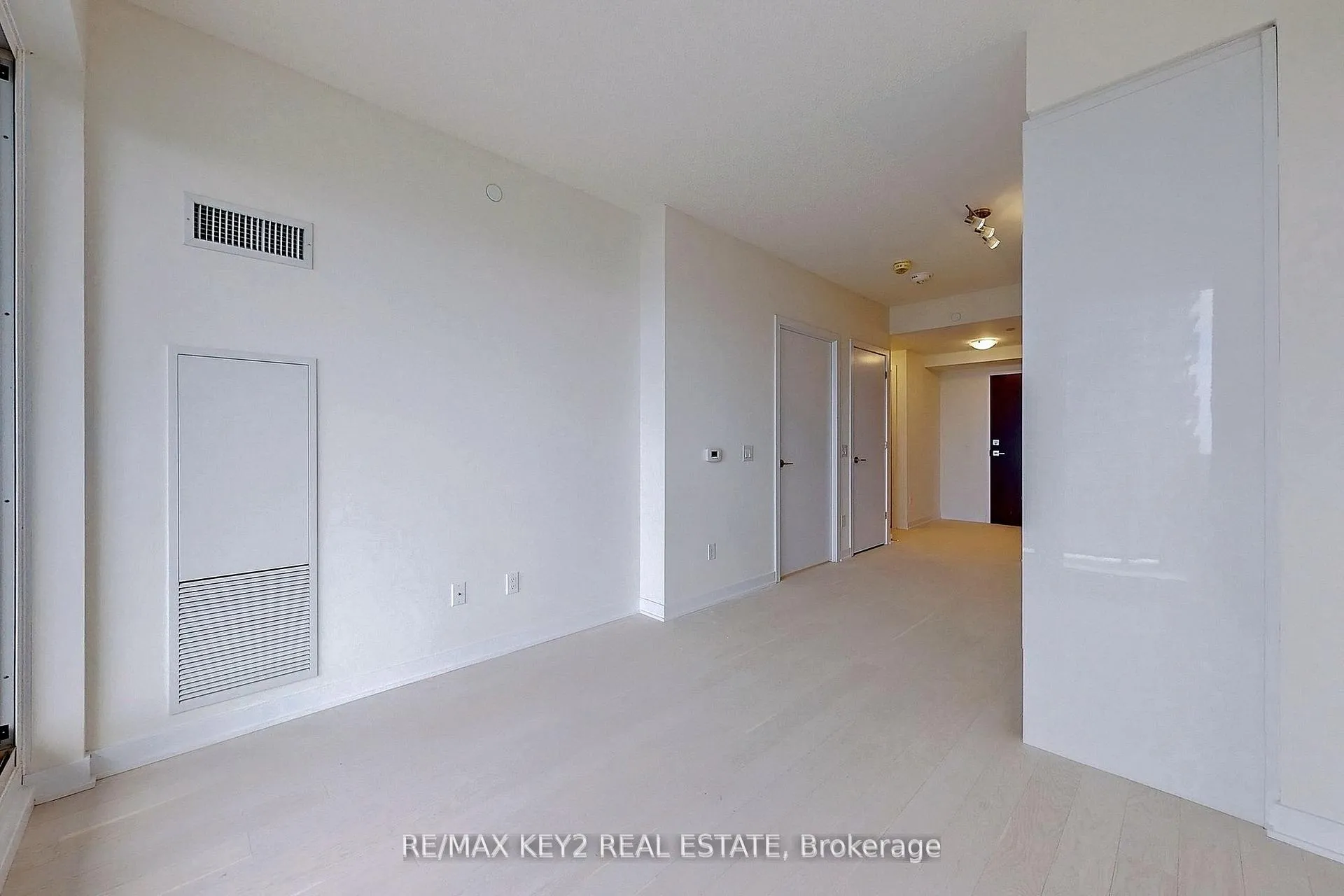 Photo 3 of Unit 4510, 2221 Yonge Street, Toronto, Mount Pleasant West — HOMEH
