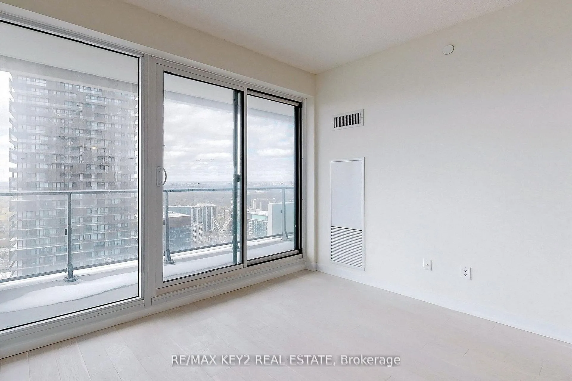 Photo 8 of Unit 4510, 2221 Yonge Street, Toronto, Mount Pleasant West — HOMEH