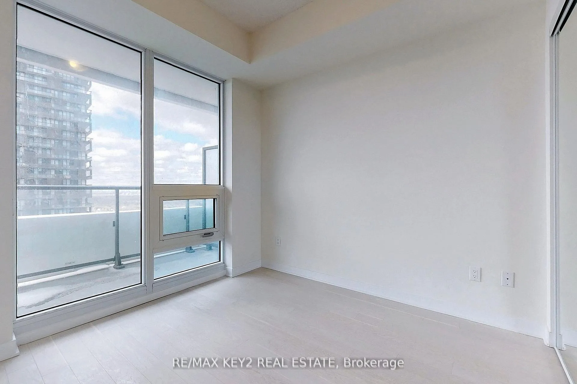 Photo 9 of Unit 4510, 2221 Yonge Street, Toronto, Mount Pleasant West — HOMEH