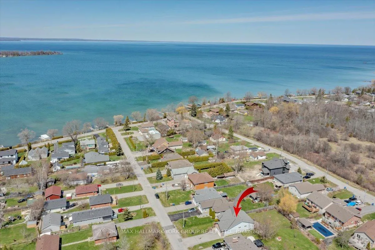 Photo 2 of 805 Poplar Avenue, Georgina, Historic Lakeshore Communities — HOMEH