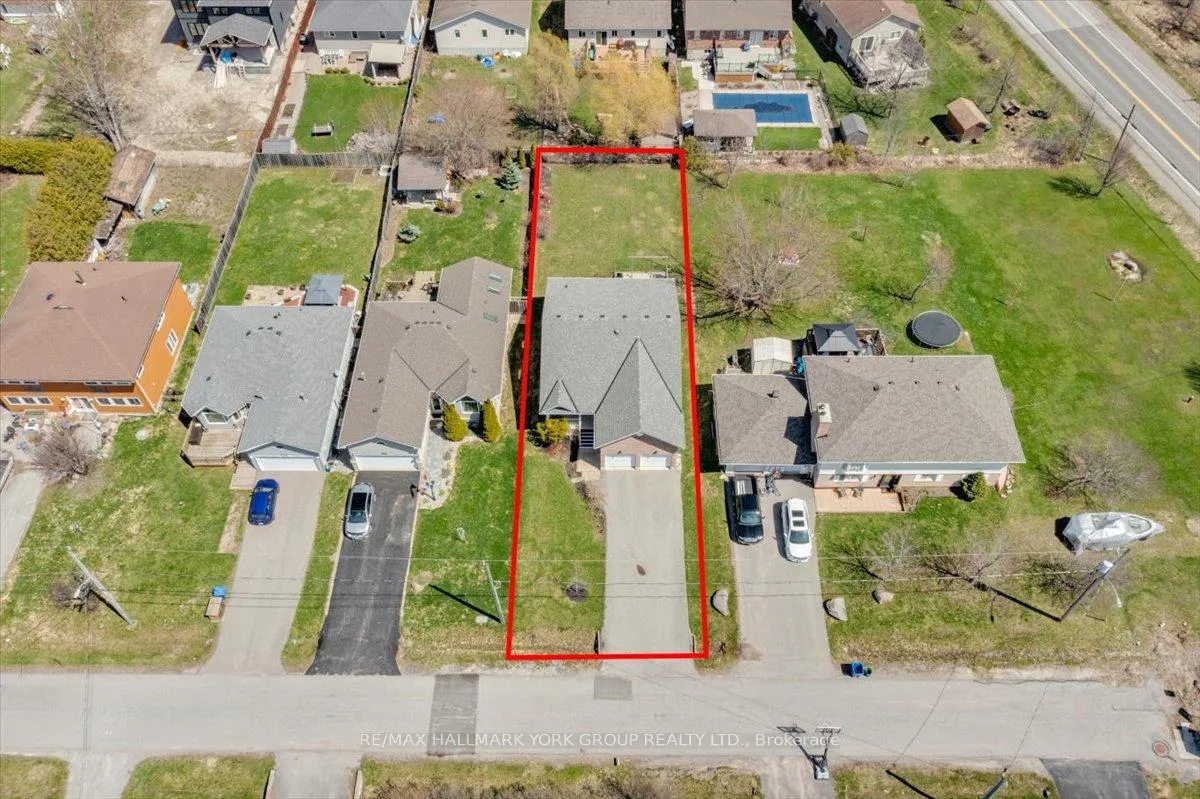 Photo 5 of 805 Poplar Avenue, Georgina, Historic Lakeshore Communities — HOMEH
