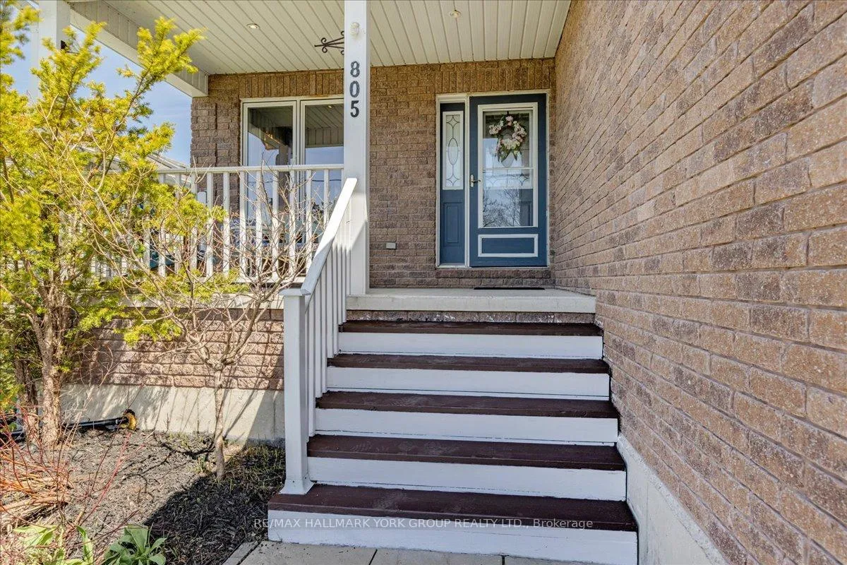 Photo 7 of 805 Poplar Avenue, Georgina, Historic Lakeshore Communities — HOMEH