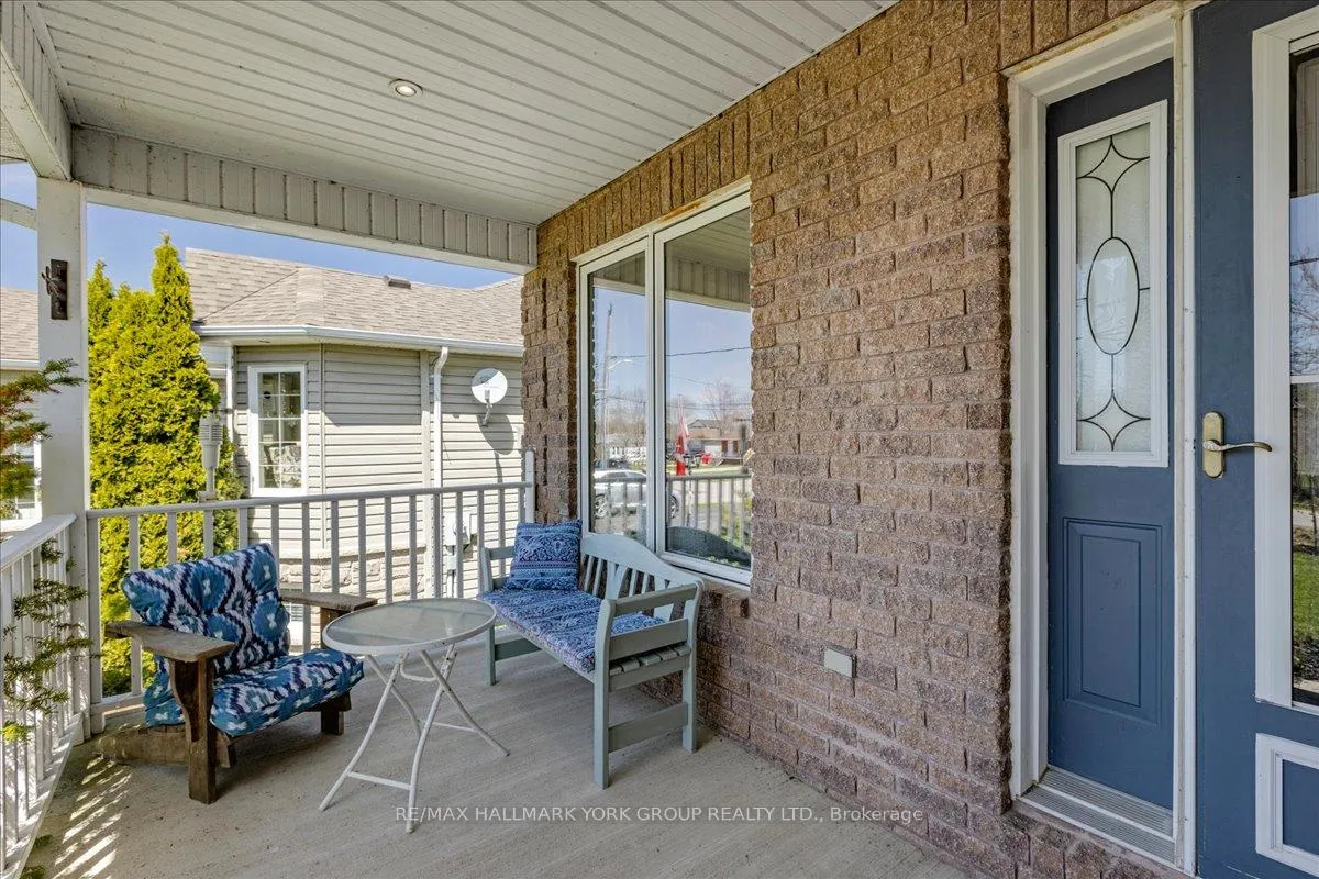 Photo 8 of 805 Poplar Avenue, Georgina, Historic Lakeshore Communities — HOMEH
