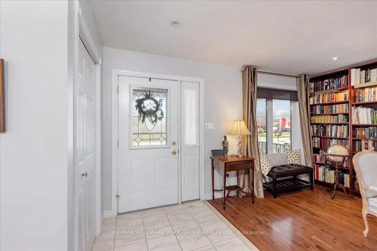 Photo 9 of 805 Poplar Avenue, Georgina, Historic Lakeshore Communities — HOMEH