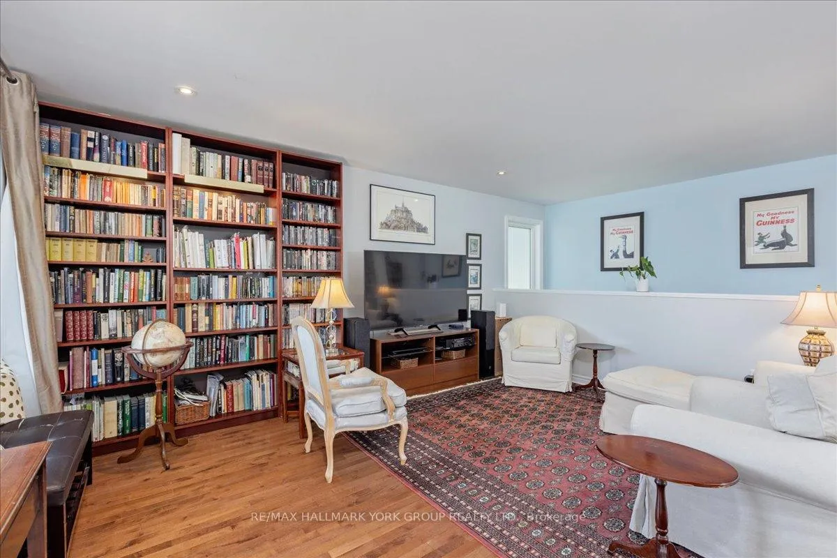 Photo 10 of 805 Poplar Avenue, Georgina, Historic Lakeshore Communities — HOMEH