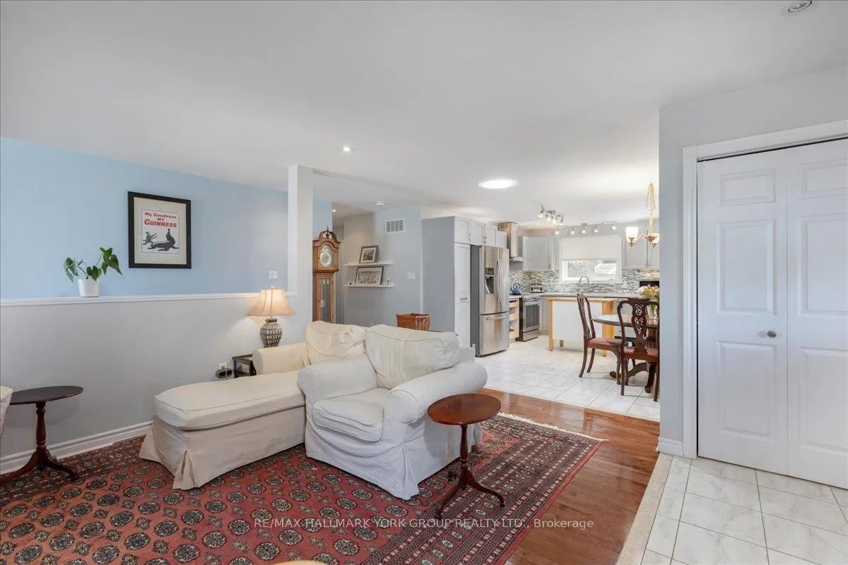 Photo 11 of 805 Poplar Avenue, Georgina, Historic Lakeshore Communities — HOMEH