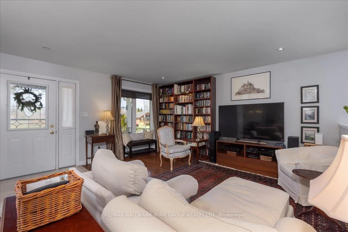 Photo 13 of 805 Poplar Avenue, Georgina, Historic Lakeshore Communities — HOMEH