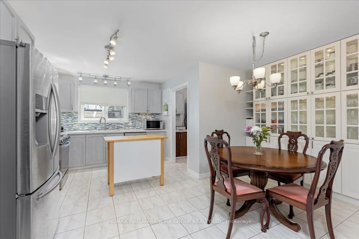 Photo 14 of 805 Poplar Avenue, Georgina, Historic Lakeshore Communities — HOMEH