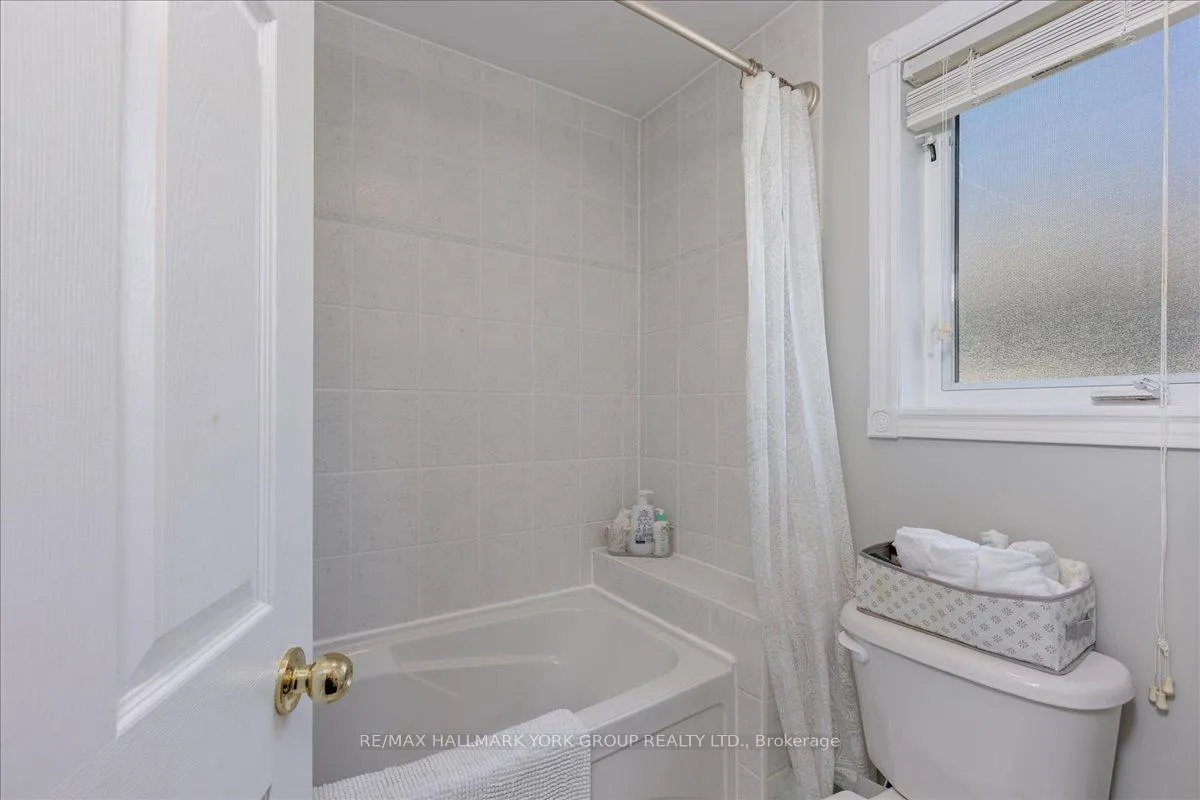 Photo 22 of 805 Poplar Avenue, Georgina, Historic Lakeshore Communities — HOMEH